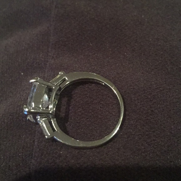 Silver Tone Fashion Ring Size 5. NWOT - Picture 7 of 7